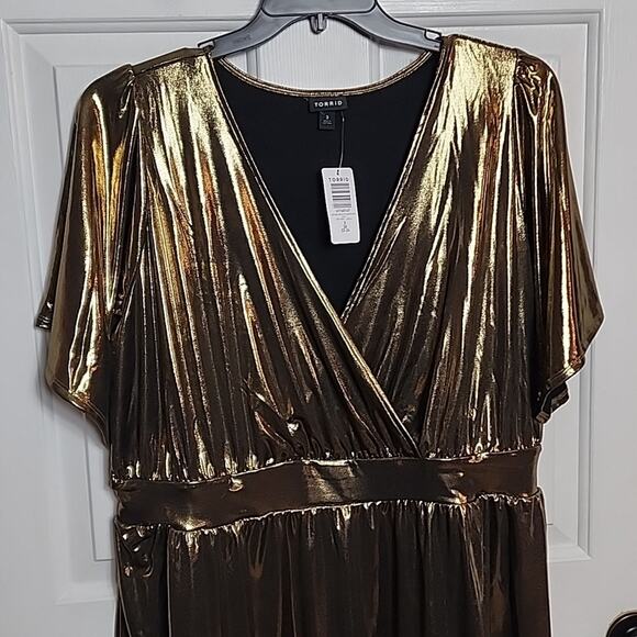 Torrid Liquid Shine Surplice Split Sleeve Peplum Top, NWT, 2X - Picture 3 of 7